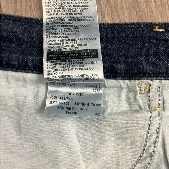 Women’s Levi’s 10 Medium 30 Denim Bermuda Shorts Jeans Navy Blue Rolled Hem NWOT - Picture 9 of 10